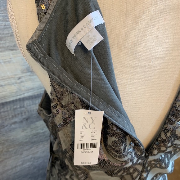 Silver sequins form fitted party dress - Picture 6 of 6